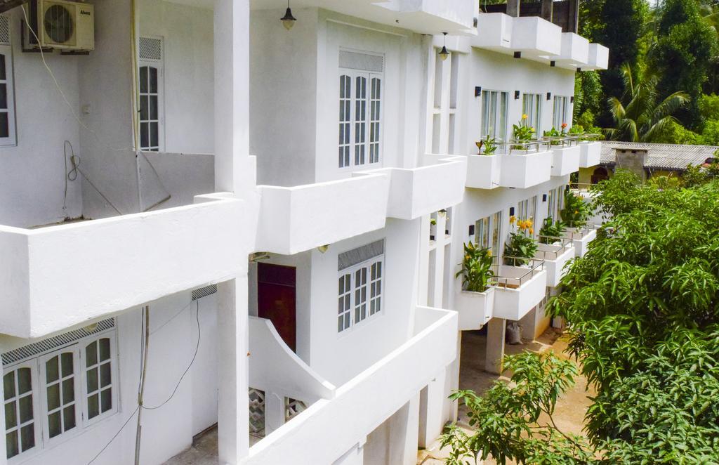 Hotel Sunrich, Kandy Hedeniya Exterior photo