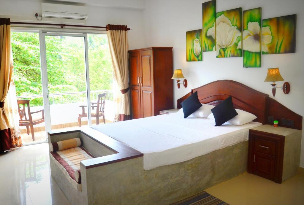 Hotel Sunrich, Kandy Hedeniya Room photo